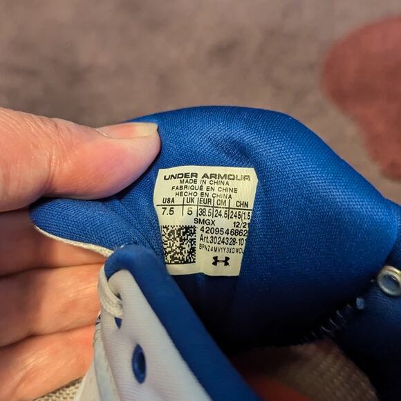 EUC Under Armour Glyde MT - Women's softball cleats size 7.5 - Picture 9 of 9